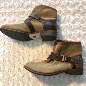 Caterpillar Slouchy Booties "NEW"